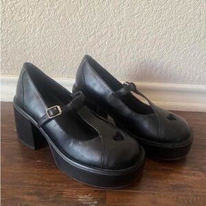 Deliah's Mary Jane Heart Cut Out Size 6 Black Chunky Cute